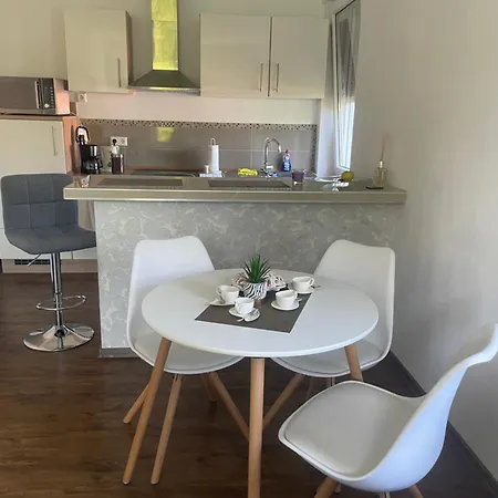 Mit Eine Schlafzimmer * فارندورف