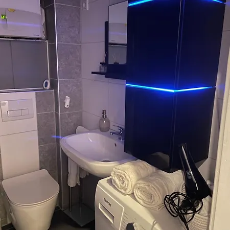 Mit Einem Schlafzimmer Am Landgestuet *