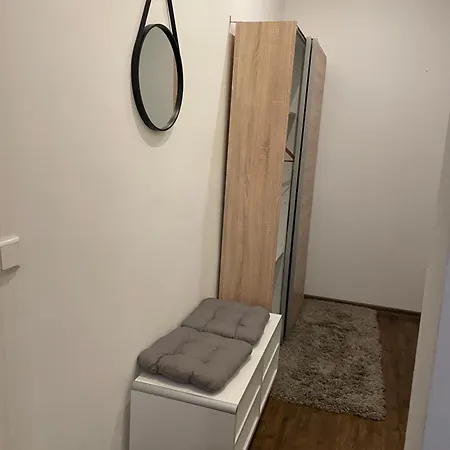 Mit Eine Schlafzimmer Apartament *